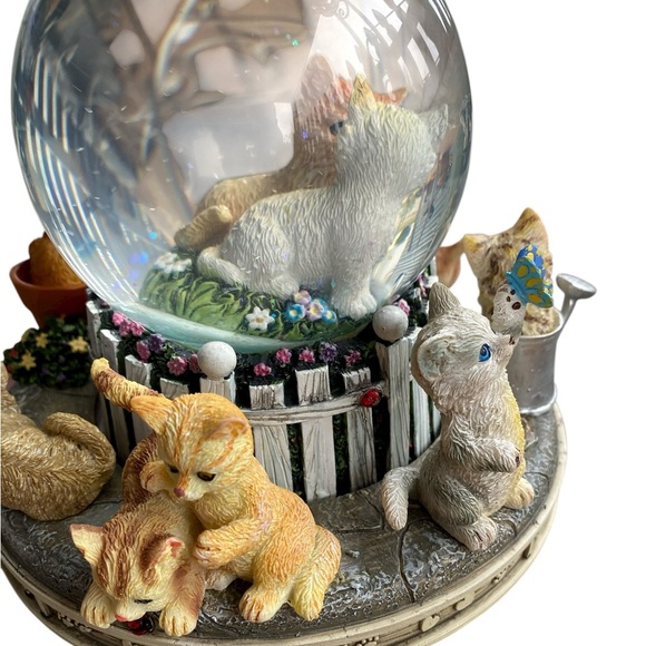 Cats kittens felines snow globe musical rotating numbered Bradford exchange EUC - Picture 1 of 15